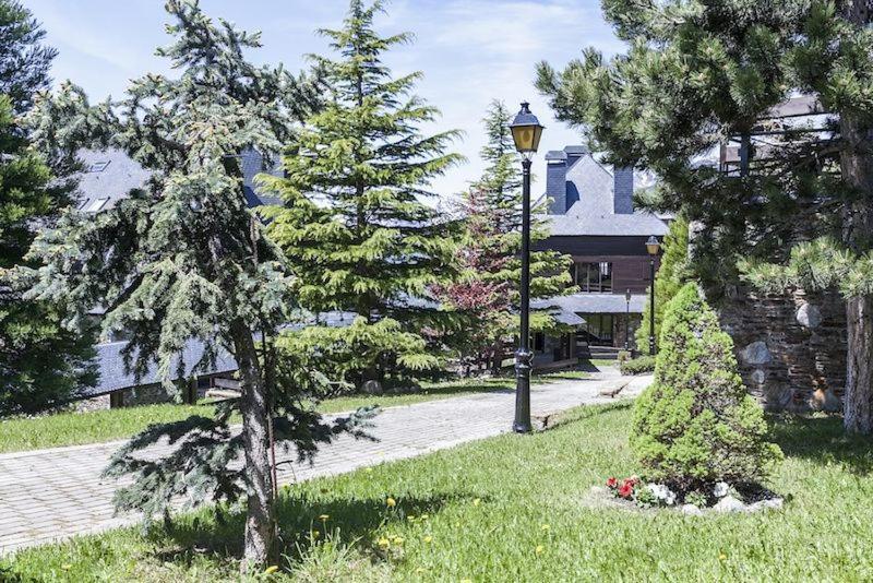 Апартаменти Luderna - Triplex Nin C2 Arenho Naut Aran Екстер'єр фото